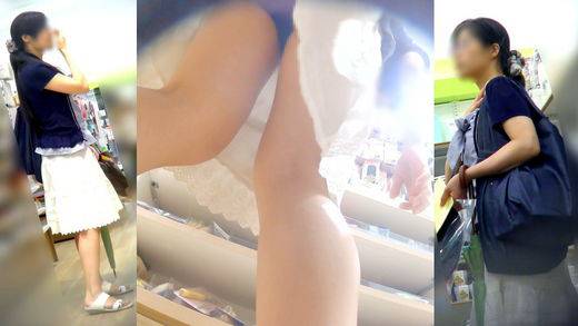 エロすぎる人妻…色気漂う人妻たちのパンチラ　サンプル画像3