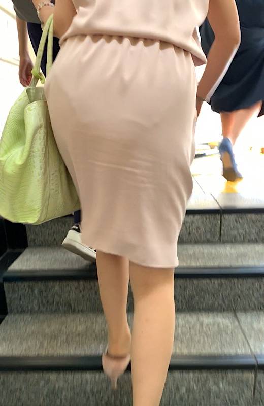 【ピンクのエロマダムOL】どエロイスレンダーボディに張り付くピンクのワンピース！好色エロ人気妻の淫乱姿を晒す！【374】　サンプル画像3