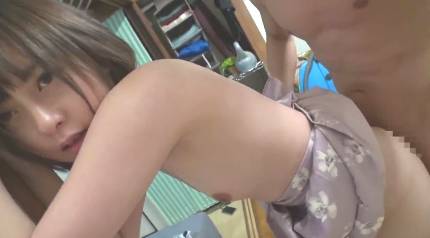 ショートヘアで美乳の21歳ライブハウス勤務の子が初ハメ撮りで緊張のエッチ　サンプル画像3