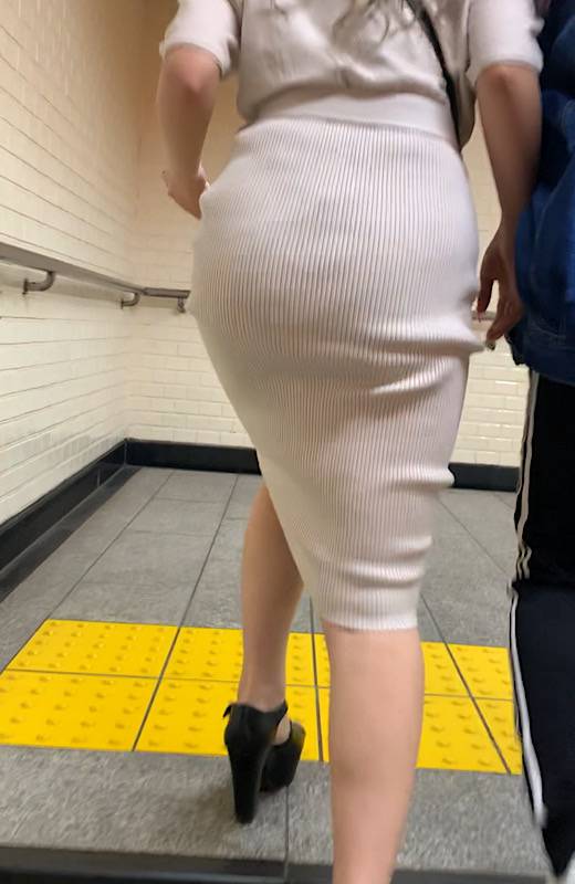 【高画質エロギャル】ぶるんっブルンッのエロギャルの変態お尻を鷲掴みにしてバックからチンコをぶち込む!【376】 サンプル画像2