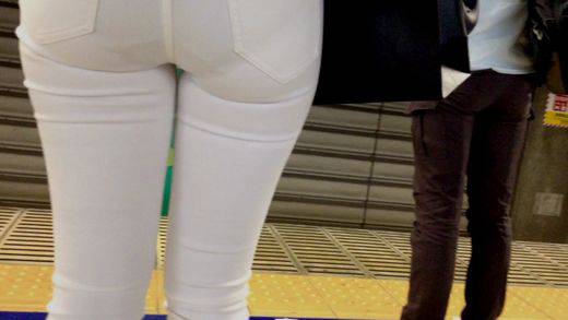 デカ尻ホワイトスキニー女を徹底追跡　サンプル画像2