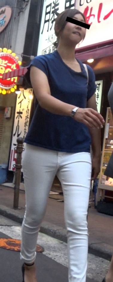 新～極上のおかず743（長身肉付きボディな白パンお姉様の尻肉に大興奮）　サンプル画像1
