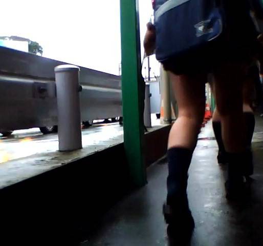 通学中の制服女の子を追跡！【動画】03とJony 02 セット販売　サンプル画像1