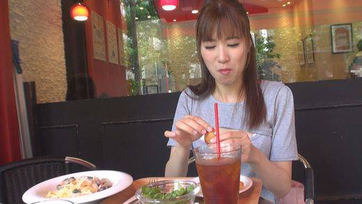 【個人撮影】清純美乳ギャルと美味しいＳＥＸホテルで嵌めてハメてご馳走様の顔射で濃厚ザーメンをぶっかけちゃいました　サンプル画像1