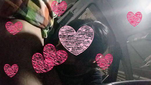 立体駐車場は人妻の聖地？車内に響くジュポジュポ音♪【車内個撮】　サンプル画像1