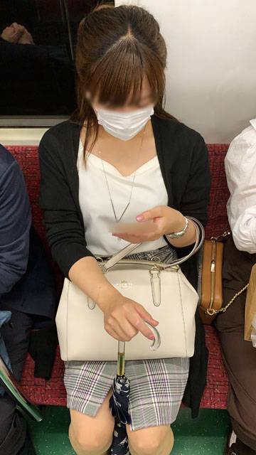 清潔感がある美女を至近距離から観察（前編）　サンプル画像1