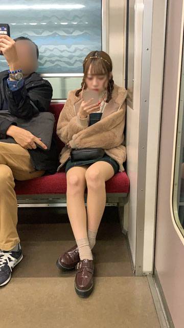 トップアイドル級!白パンツを見せてくれた可愛すぎる美少女(其の十一) サンプル画像1