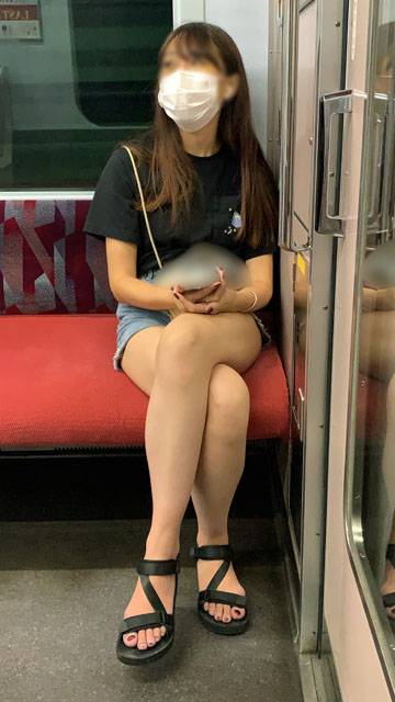 気が強そうな生脚女子大生をひたすら撮影(其の十二) サンプル画像1