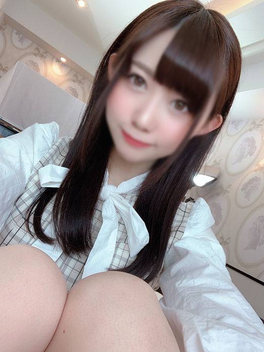 個撮）ノーカット撮影！ガチ天使降臨っ★気持ち良すぎる濃密ノーハンドバキュームフェラで大暴発にも神対応する天使娘のれんちゃん　サンプル画像1