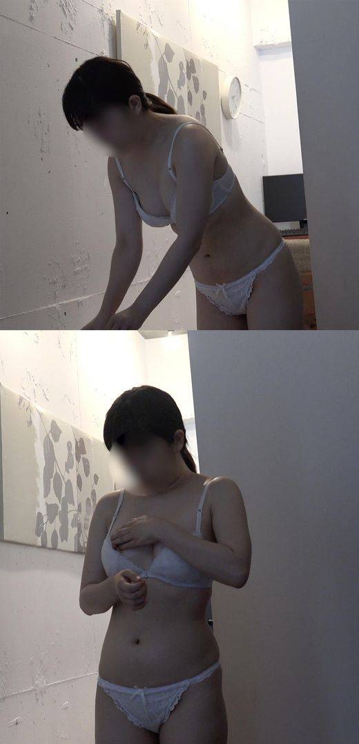 【4K清純系女子◯生2】第二弾!親戚の娘学校帰りの着替え!盗撮! サンプル画像3
