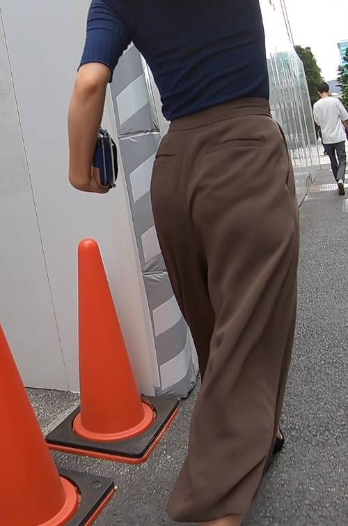 オフィス街のおお尻とクビレ&ensp;　サンプル画像3