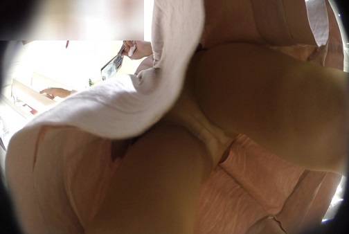 【女優レベルの美人】パンスト店員さん逆さ撮り サンプル画像3