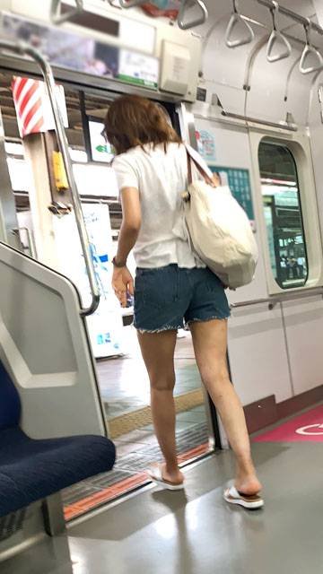 露出度高めファッションのスタイル抜群お姉さん（後編）&ensp;　サンプル画像3