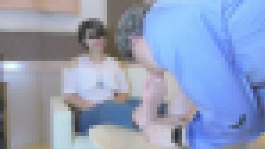 【初登場☆生足ムチムチ太もも】【つま先舐め】【足コキ射】生足美女の足指を舐めつくす!じゅり 27才 社会人チア 165cm 前編 サンプル画像1