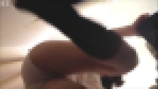 ローアングル更衣室　サンプル画像1