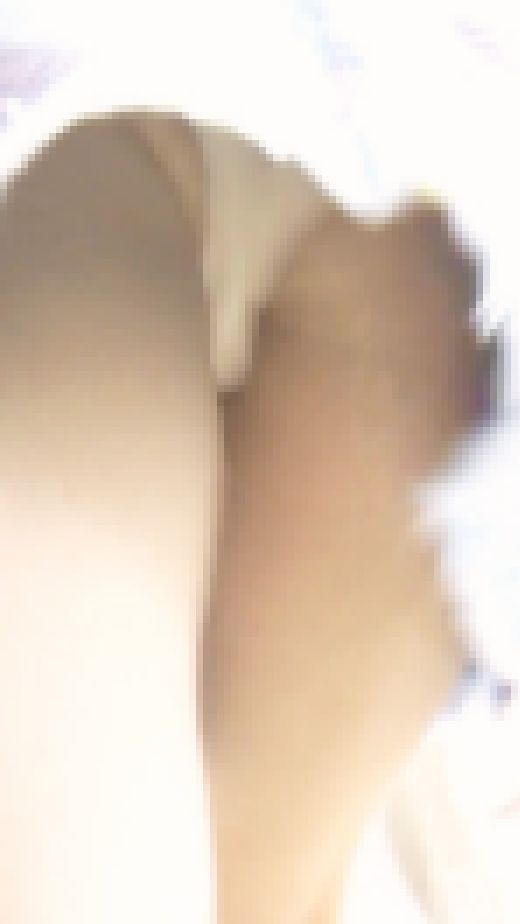 [★新作]パンチラ盗撮 OLさん 白パンツを階段で撮影　サンプル画像2