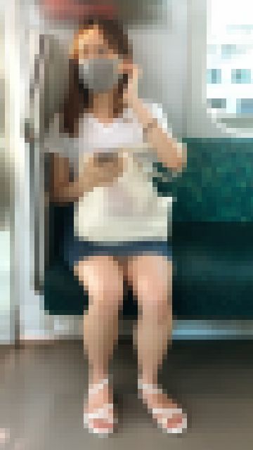 デニミニ生脚がエロすぎるマスクをしていても分かる圧倒的美女（前編）　サンプル画像2