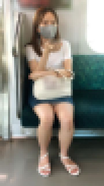 デニミニ生脚がエロすぎるマスクをしていても分かる圧倒的美女（前編）　サンプル画像3