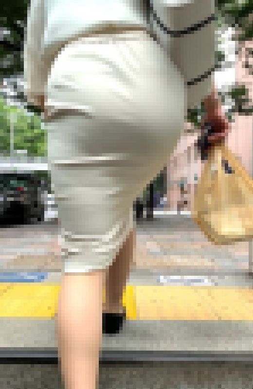 【エロ熟マダムのデカ尻！】超エロい！変態エロ熟マダムのセクシーで官能的な着衣尻！おチンポを常に欲しがっている変態妻です【502】　サンプル画像1