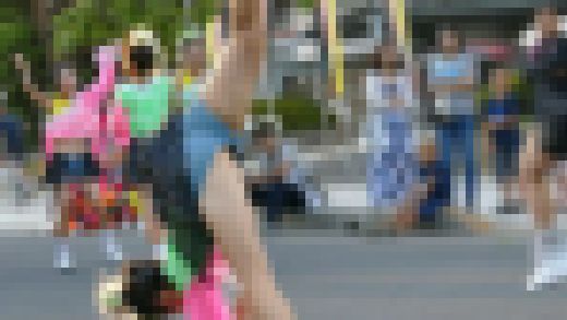 なにわガールズ３８７　隙間からおパンティー DE 開脚ショーや！ は〜い 拍手！　サンプル画像3