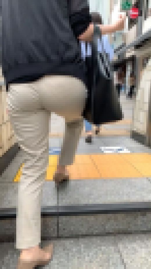 《カニ歩き美人奥様》 No.1185【プニプニ柔らかお尻が浮き出る着衣尻】 サンプル画像3
