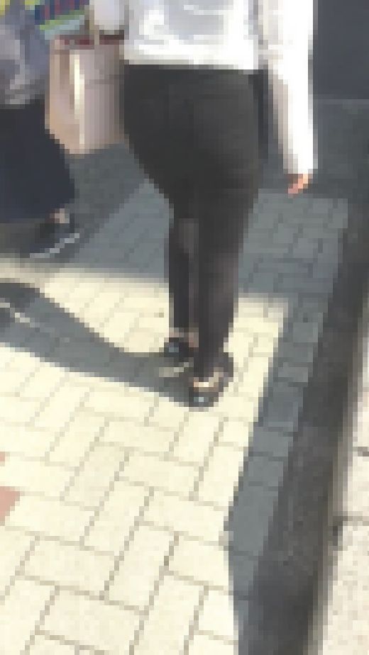 しくじり先生、俺みたいになるな！黒ムチデカ尻お姉さんのお尻に夢中になり過ぎて尾行に気付かれてしまいました・・・。　サンプル画像2