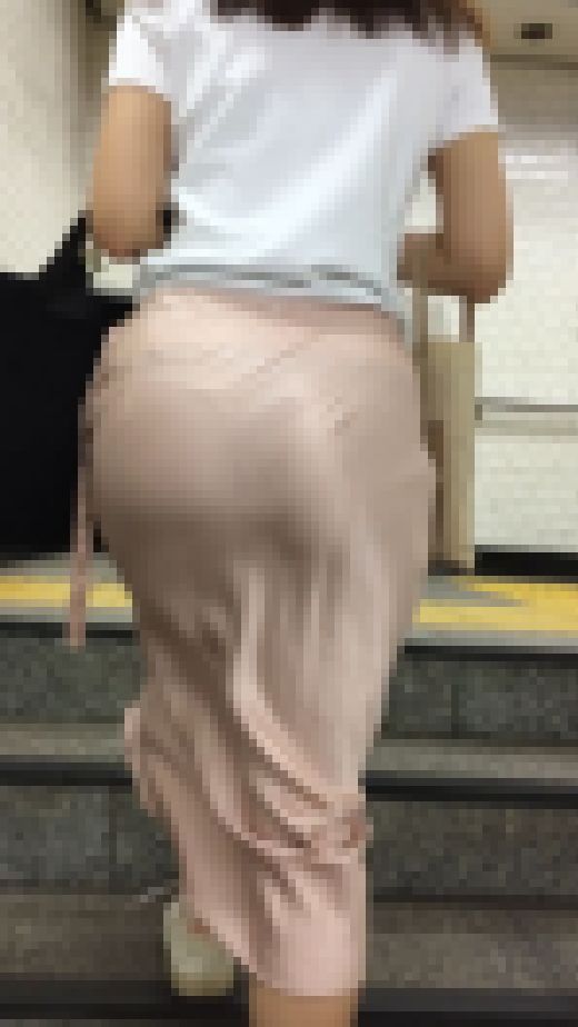 《第二弾・秋のTバック祭り！》 No.1238【サテン生地は今後注目！極細紐Tバックと肉ギッシリ尻肉のコンボは衝撃】　サンプル画像2