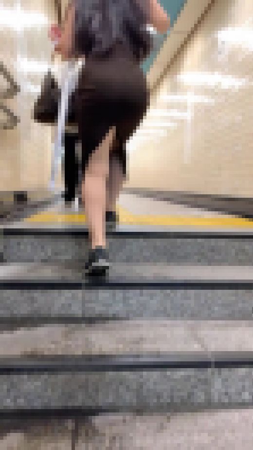 《誘ってる！間違いない！》 No.1244【深いスリットから放たれるフェロモン姉さん】　サンプル画像1