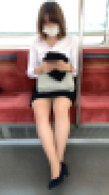 スケベすぎる脚を伸ばして車内の男に見せつける美人スーツOL(前編) サンプル画像1