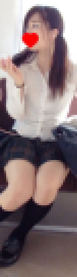 ◇電車内盗撮パンチラ動画◇透けブラ制服女子学生のエロい対面パンチラ動画 サンプル画像1