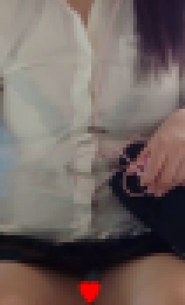 ◇電車内盗撮パンチラ動画◇透けブラ制服女子学生のエロい対面パンチラ動画 サンプル画像2