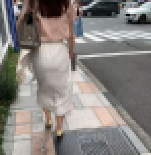 《歩くハレンチ奥様》 No.1303【見える！デカ尻とパンティーライン】　サンプル画像1