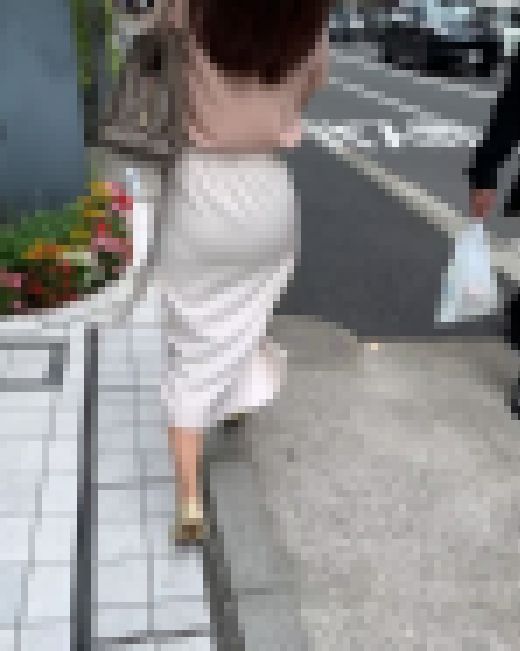 《歩くハレンチ奥様》 No.1303【見える！デカ尻とパンティーライン】　サンプル画像3