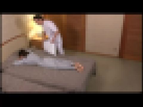 【ブリット】熟年マッサージ師に際どいところを集中刺激される美熟女 #005 EQ-189-05 サンプル画像1