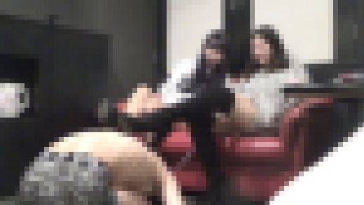 うに様いくら様の美脚責めに歓喜するM男　サンプル画像1