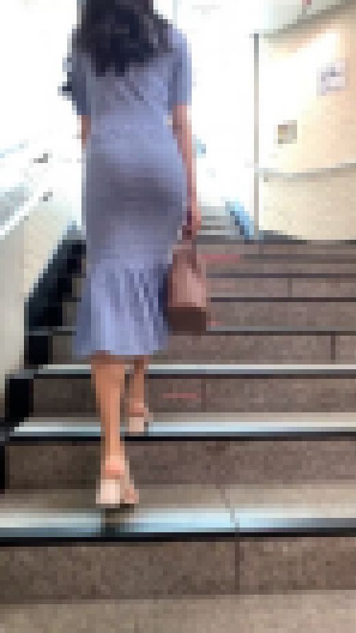 《実はモノ好き！？》 No.1314【お尻にコシコシされたスマホが羨ましい…お上品な高級美女】　サンプル画像2