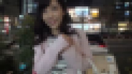 スレンダー巨乳の27歳人妻がインタビューだけのはずが生ハメされた挙げ句に中出し　サンプル画像1