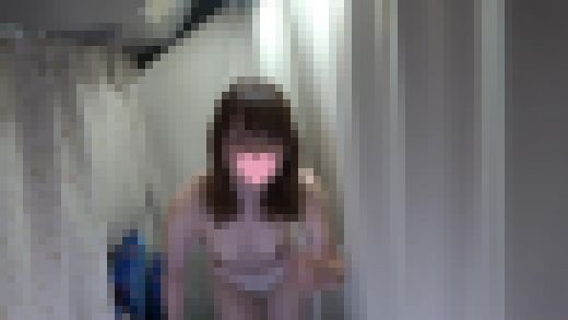 レントゲン車　検診　更衣室　着替え　盗撮風【都内某化粧メーカーOL】vol.14　サンプル画像1