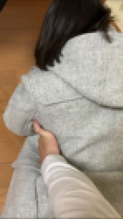 18歳スレンダー大学生咲ちゃん、うつ伏せで脇、足裏くすぐり！1分46秒　サンプル画像1