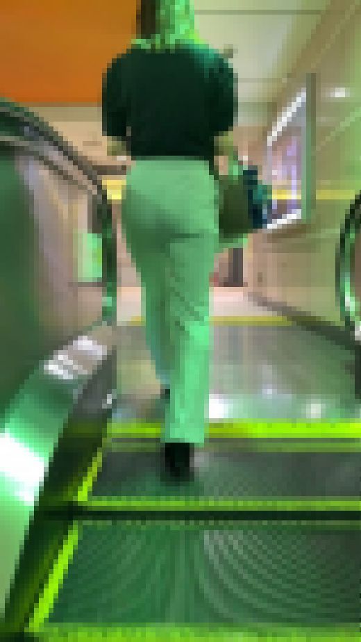 《ケツに張り付くエロいパンツ》 No.1363【超柔らかそうなプニ尻の美人OL】　サンプル画像1