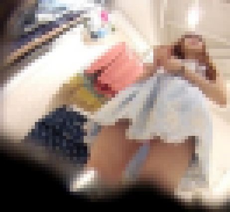 可愛い系ショップ店員 パンチラ　サンプル画像1