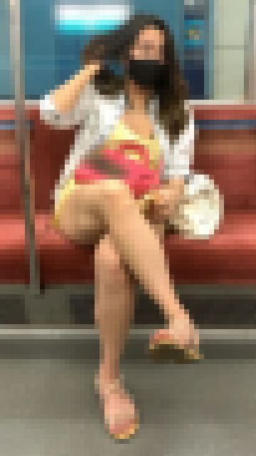 とんでもなくエロい生脚を見せつける露出度高めの美女(中編) サンプル画像1