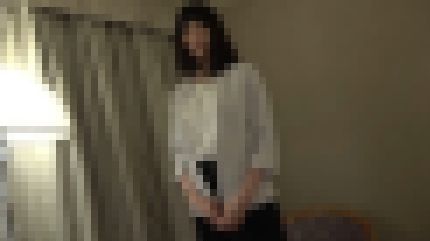スレンダーな25歳OLが初ハメ撮りで背中を仰け反らして絶頂　サンプル画像1