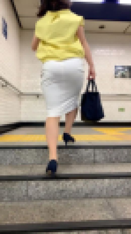 《Vol1・ムッツリお尻》 No.1381【上品な奥様のはち切れそうなタイトスカート着衣尻】　サンプル画像2