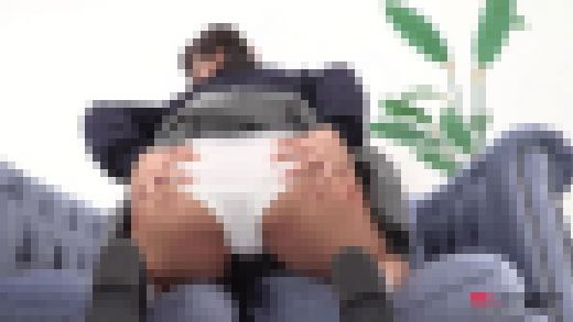 稲場るか 4K動画 大人しそうな娘が大胆にパンツを見せて挑発!?挑発パンチラ サンプル画像3