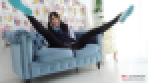 加藤ももか 4K 黒タイツ+上履きで綺麗な足組み サンプル画像2