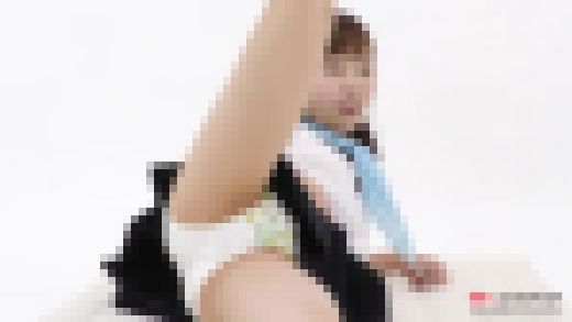 桐嶋あみな 4K動画 できなくても笑顔で乗り切る！マット運動でパンモロいっぱい♪　サンプル画像1