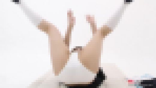 桐嶋あみな 4K動画 できなくても笑顔で乗り切る！マット運動でパンモロいっぱい♪　サンプル画像2