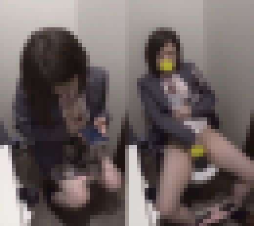 デパートのトイレでこっそりオナニーしちゃうJ〇㊸ サンプル画像1