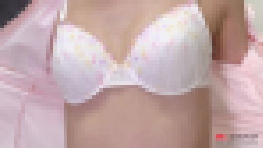 宇佐木あいか 4K動画 何も知らない同級生を野球拳で誘い全部脱がせちゃった♪　サンプル画像2